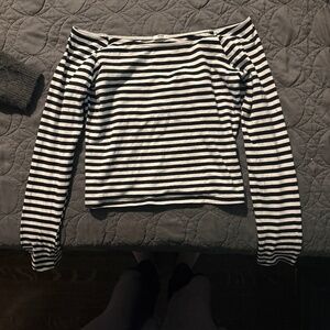 Off the shoulder tee